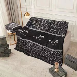 Flannel Blankets Designer with Box Letter Logo Soft Blanket for Bed Room Decoration 150*200cm