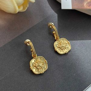 Stud French Retro Matte Sunflower Second-hand Earrings High-end Light Luxury Exquisite Temperament Silver Needles High-end Fashion J240119