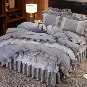 Bedding Sets European-style Padded Winter Bed Skirt Four-piece Lace Non-slip Bedspread Quilt Cover Double Bedding.