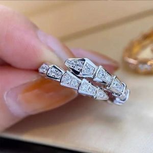 Desingers Ring Men and Women Width and Narrow Version Luxurys Open Rings Easy to Deform Lady Silver Snake Plated Light Bone Full Diamond Pattern Couple