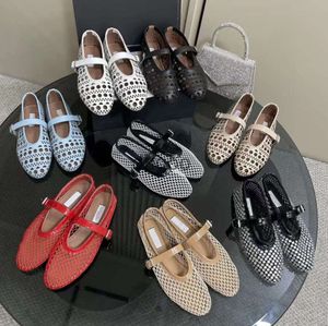 Toppdesigner Alai Shoes Women Ballet Flats Hollowed Out Mesh Sandal Round Head Rhinestone Rivet Buckle Mary äkta läder Jane Shoes Loafers 75