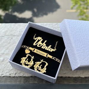 Duoying nome personalizado coração conjunto de jóias personalizado gravado carta pulseira colar de aço inoxidável mini brincos de argola para crianças 240119