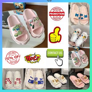 Gratis verzending Designer Casual Platform Slides Slippers Vrouw slijtvast Lichtgewicht antislip Rubberen ademende zachte zolen Strand plat