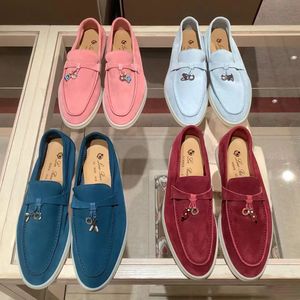 2024 مصممين جدد أحذية غير رسمية سحر المشي Moccasins مطاطية للنساء 18 لون السفر البيانا loafer لورو بلاك الكاحل رون مدرب دافئ المكتب