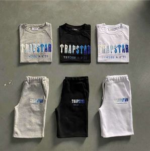 Trapstar dos homens T Shirt Set Carta Bordado Treino Manga Curta Shorts de Pelúcia Movimento atual de Alta Qualidade Atacado Top Shorts de Futebol 3312ess