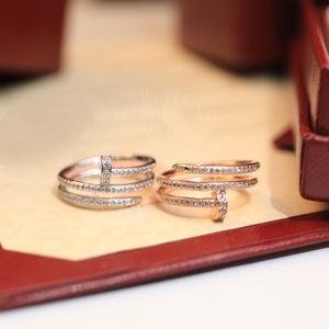 Ring Clou Pierścień dla kobiety projektantki diamentowej Rozmiar 6 7 8 Fine Srebrny T0P Oficjalne reprodukcje Moda klasyczny styl luksusowy europejski rozmiar z pudełkiem 011