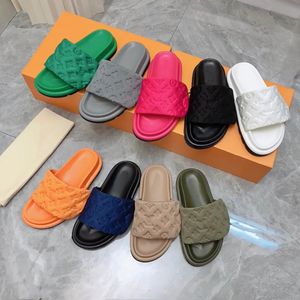 Top -Qualität lässige Schuhe Frauen Pantoffer Designer Pool Kissenrutschen Sommer Baumwollstoff Leder Männer Schwarze Abnutzung flache Sandalen Mules Sonnenuntergang gepolstert Slider Größe E.