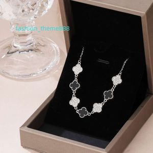 Charm Fashion Factory Wholesale S925 Sterling Silver Nya explosioner High-End Leaf Necklace Ladies High-End smyckesuppsättning