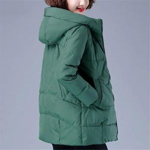 Куртки Новые свободные женские зимние куртки 3xl 4xl 2022 Зимняя женская куртка Теплые парки Женское утепленное пальто с хлопковой подкладкой и длинной верхней одеждой с капюшоном