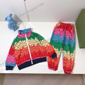 Mode barn designer kläder set hoodies and pants flickor pojkar träning lyxdesigners brev länge ärm hoodie baby barn rockar aaa