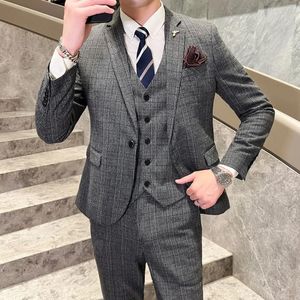 Garnitury męskie 2024 Plaid Suit Młodzieżowa moda Slim Fit Business Casual Three Piece