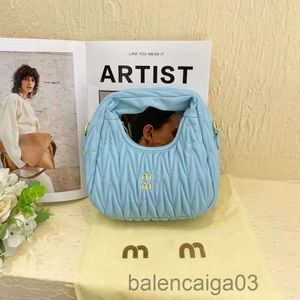 Tasarımcı Mui Mui Bag çanta Beach Crossbody tote omuz çantası lüks moda adam kadın mavi pileli deri haberci makyaj seyahat mini miui miui çanta