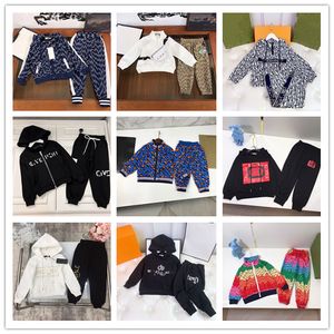 vestiti per bambini set per bambini set per bambini designer magici maglioni pantaloni per bambini abbigliamento ragazzi ragazze maniche lunghe orsi estivi 2pics