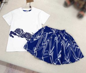 Varumärkesflickor Tracksuits Högkvalitativa babyklänningsdräkter Storlek 100-160 Kids Designerkläder Blue Tryckt kortärmad topp och kjol Jan20