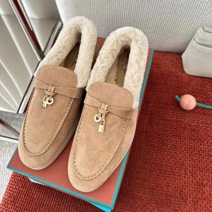 디자이너 Loro Boots Charms Walk Moccasin Dreest Shoes Fluffy 따뜻한 2024 New Hike Shoe Loafer Flat Run 여자 피아나 신발 로우 겨울 남성 야외 운동화