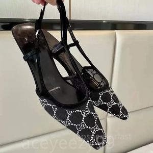 Designer Sandaler Kvinnor Slingback Högklackad spetsig tå Sexiga pumpar Black Mesh Crystals Buckle Stängning Fashion Trend Dress Shoes