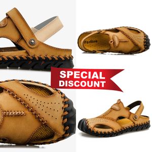 2024 Sandały damskie Kaptuki damskie Moda Luxury Floral Slippper Speper Helds Sandals Sandals Summer Beach Buty Mokasyna