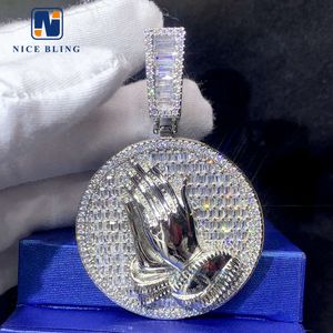 Hip Hop Nuovi gioielli di moda Argento sterling 925 ghiacciato Mano che pavimenta completamente Vvs Moissanite Diamanti Ciondolo personalizzato