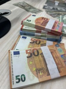 Копия денег Фактический размер 1:2 Настоящие поддельные банкноты Банкноты евро Kwewx
