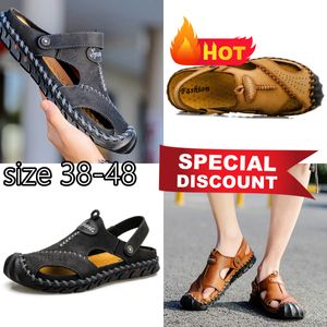Kadın tasarımcılar terlik sandaletler düz slaytlar flip flips yaz deri somunlar ayakkabı plaj kıyafeti terlikleri su siyah beyaz Eur 38-48