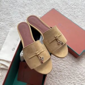 2024 Neue Designer Slipper Sandale Loro Vintage Mule Sommer Freizeitschuhe Wildleder Pianas Leder sexy Frauen flache Slides Loafer sonniger Charme im Freien Strand Sliders Geschenkbox