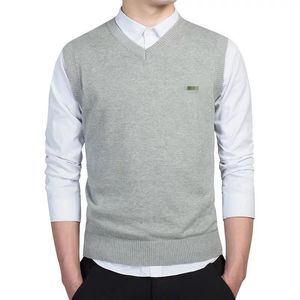 Maglione da uomo alla moda, abbigliamento casual, abbigliamento da strada, gilet lavorato a maglia, scollo a V primaverile e autunnale, maglione ricamato in tinta unita, gilet caldo casual da uomo