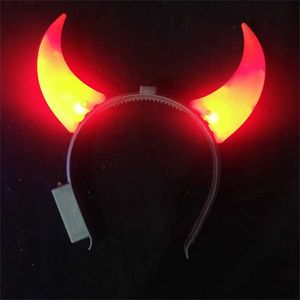 Chapéus de festa 1 Pcs Acessórios de festa exclusivos Festivos LED Headbands Halloween Party Headwear Glowing Devil Headwear LED Devil Horns Headband YQ240120