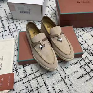 donne Charms Walk Dress Shoes loro 2024 Nuovi mocassini estivi per piana Designer mocassini da uomo Ufficio Carriera viaggi Scarpe casual per bambini Sneaker in pelle sandali box Taglia 32-46