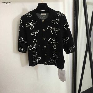 T-shirt di lusso da donna di marca moda Cardigan lavorato a maglia a maniche corte con bottoni stampati animali indumento superiore da donna di alta qualità 20 gennaio