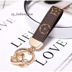 Fashion Viutonity Key Chain Buckle Lovers Car Keychain Designer Handmade Leather Louiseity Keychains Men Women Bag Pendant Home Accessories Holiday Gifts 9631