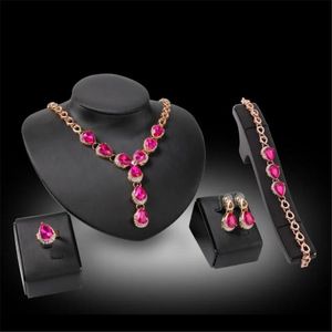 Caricabatterie 2022 Moda Rosa Set di gioielli da sposa in cristallo per le donne Orecchini da sposa Bracciali Anelli Collana da sposa Set Accessori per costumi