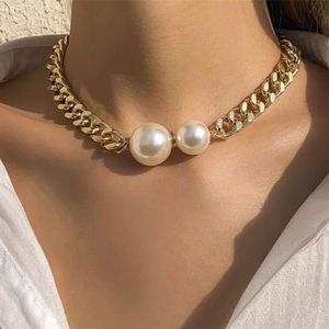 New European and American fashion personality, large and small pearl grain matching gold metal flat chain necklace neck ornament