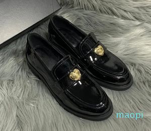 Designer Love Metal Buckle Letter Sign Loafers Shoe Lacquered Leather Upper Thick Sole Anti slides Ladies Calfskin Shoes