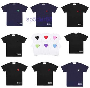 Spela designer skjortor mode cdg badge kläder komfort t shirt ärmar sommarälskare topp thirt designers duhl duhl