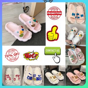 Free shipping Designer Slides Slippers EVA Men Woman anti slip wear-resistant sandalia leather sandals soft soles Flat Beach shoe