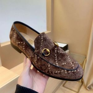 2024 Nya lyxiga italienska män klädskor Oxford äkta lädermockasiner män designer loafers skor män klassisk högkvalitativ bröllopskontor formell skor bokstäver