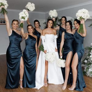 Junior-Brautjungfer-Kleider, dunkelmarineblau, Meerjungfrau, einschulterig, sexy, hoch geschlitzt, plissiert, langes Brautjungfernkleid für afrikanische schwarze Frauen, Hochzeitsgastkleidung bei der Hochzeit NR009