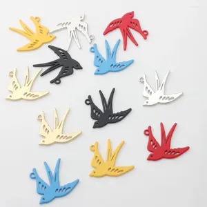 Charms 10st/Lot Zink Eloy Color Spray Paint Flat Bird Swallow Pendant för DIY Halsbandsmycken Tillbehör