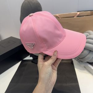 Tasarımcı Casquette Cap Fit Hat Lüks Beyzbol Kapağı Yaz Şapkası Mevcut Katı Güneş Koruyucu Şapka Pamuk Şapkası Boş Zaman Plaj Şapkası Seyahat İçin