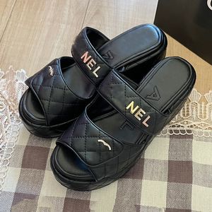 Classic Metal Letter Women Designer Thick Bottom Slippers French Brand Fashion Double Belt Sunshine Beach Sandals 8A Quality Womens Genuine Leather Casual Shoes