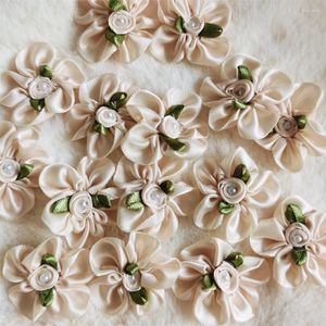 Decorative Flowers 30pcs Beige Satin Ribbon Flower Bows Pearl Rose Artificial Appliques Fabric Wedding Sewing Craft Handmade DIY Gift