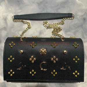 빨간 바닥 가방 고급 디자이너 가방 어깨 가방 리벳 패션 유럽 및 미국 레저 가방 클래식 핸드백 여성 토트 소녀 파티 지갑