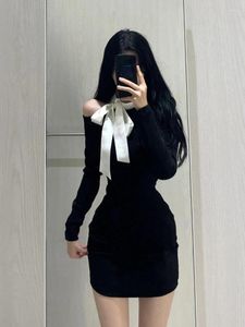 Casual klänningar vinter sexig smal bodycon y2k mini klänning kvinna svart elegant kort fest outkläder ett stycke koreanskt mode