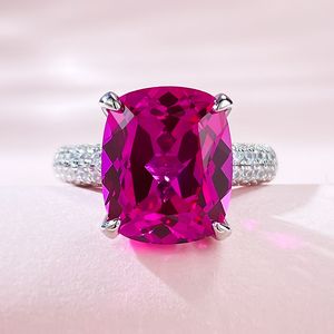 2024 Choucong Anelli di nozze Gioielli Deluxe Puro argento sterling 100% 925 Forma di cuscino Rosa rossa Moissanite Pietre preziose di diamanti Festa Eternità Anello da donna Regalo