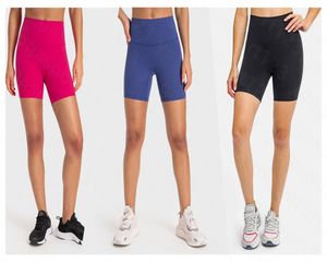 LL Designer Sport Shorts Womens Yoga Shorts مع ممارسة التمارين الرياضية فتيات قصيرات يديرون السراويل المرنة الجيوب الرياضية LU