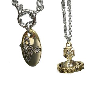 Collana satellite di design da donna di alta qualità con ciondolo a forma di scatola Collana con ciondolo a forma di sfera dell'imperatrice occidentale vedova con etichetta appesa con senso di lusso leggero