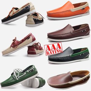 En Kaliteli Tasarımcı Erkekler Loafers ayakkabıları Slip-On Hakiki Deri Erkekler Lüks Elbise Ayakkabı Siyah Kahverengi Mokasin Yumuşak Alt Sürüş Ayakkabıları