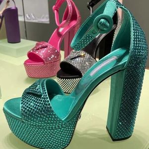 패션 여성 하이힐 샌들 디자이너 새틴 플랫폼 펌프 크리스탈 힐링 삼각형 마크 두꺼운 Mytheresa Sandals