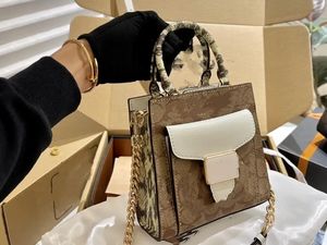 Yeni mini crossbody çanta lüks tasarımcı çantalar kadın çanta tasarımcısı omuz çantası moda zinciri kova çantaları rahat debriyaj