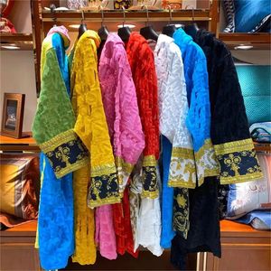 Designer Robe Breattable Bathrobe Sleep Robe Man Cotton Sleepwear Highquality Bathrobe Bortable Par Family Nightgown